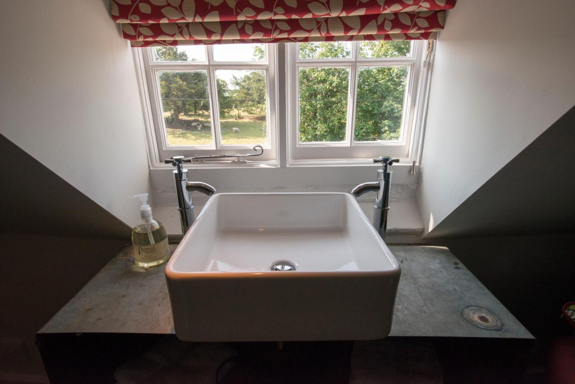 The Woolpack Inn Wavehorne الغرفة الصورة
